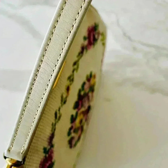 🌟Host Pick 🌟 Vintage 1950s Floral Needlepoint Handbag - Picture 4 of 8